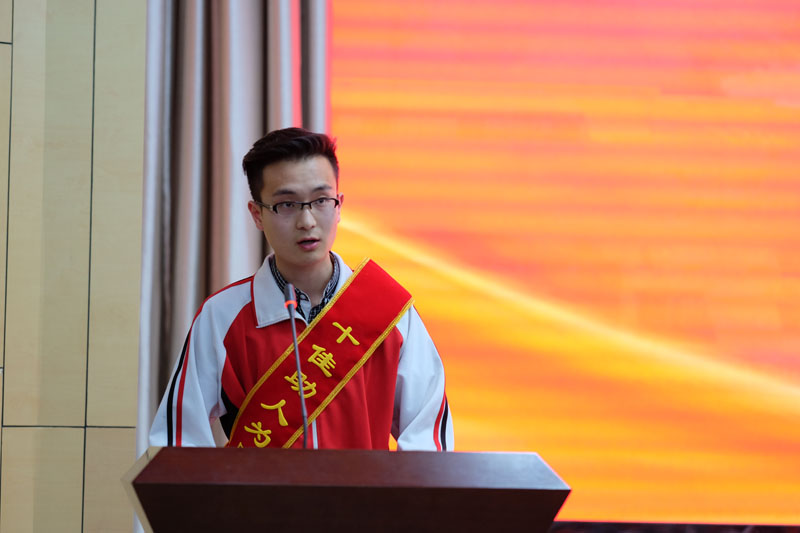 乐于助人代表发言.jpg