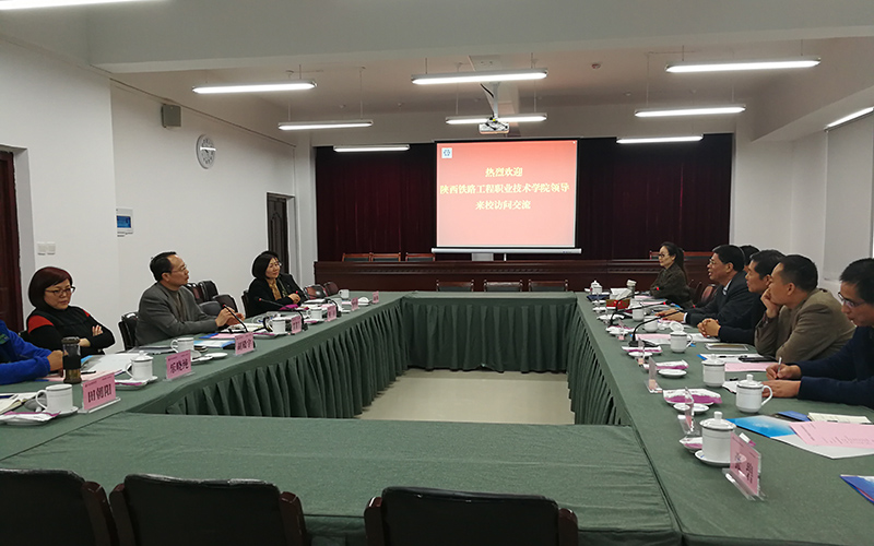 座谈会现场.jpg