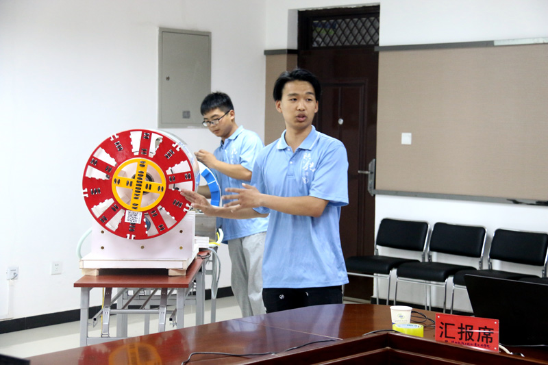 参赛项目汇报.JPG