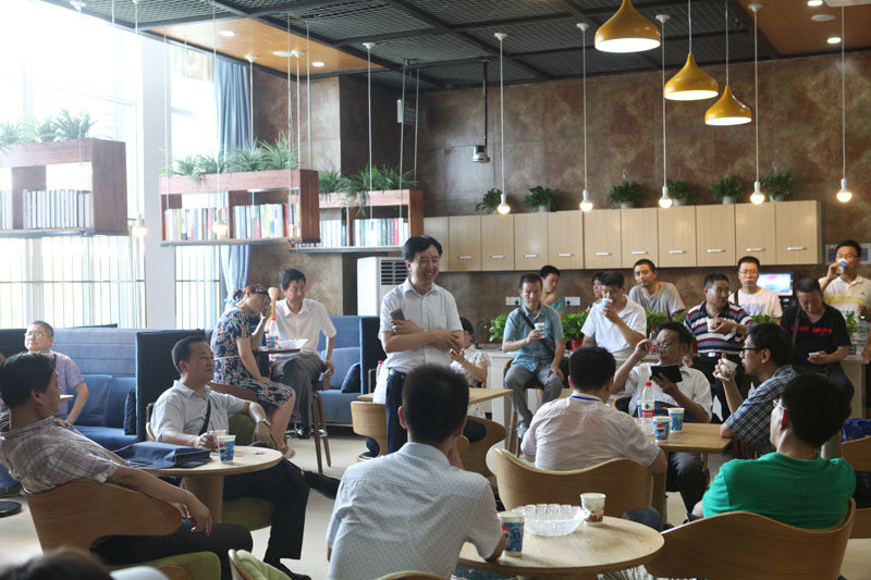 参观教师发展中心.jpg