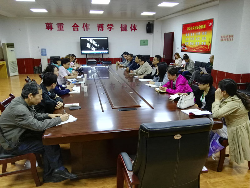 基础课部与育才中学领导和教师进行座谈交流.jpg