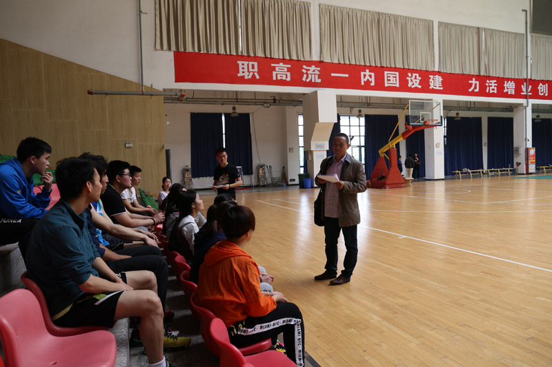 学生座谈.jpg