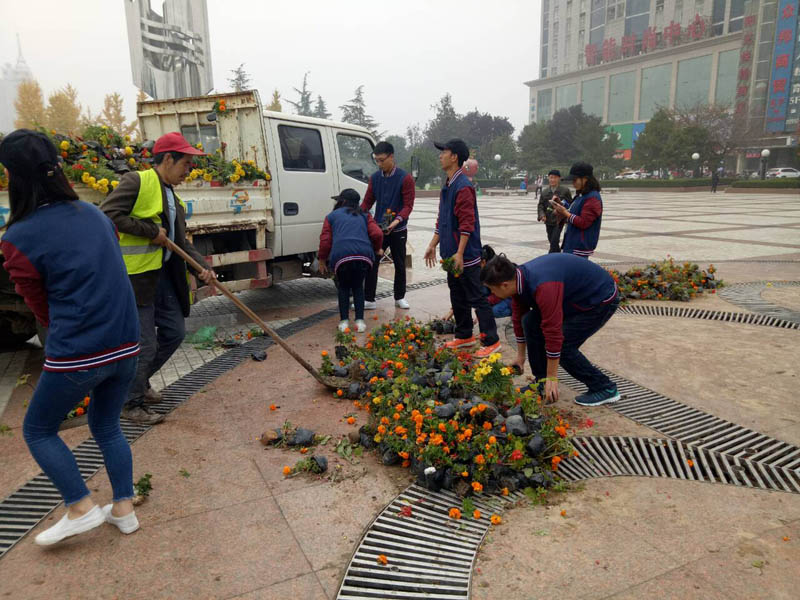 扫地.jpg